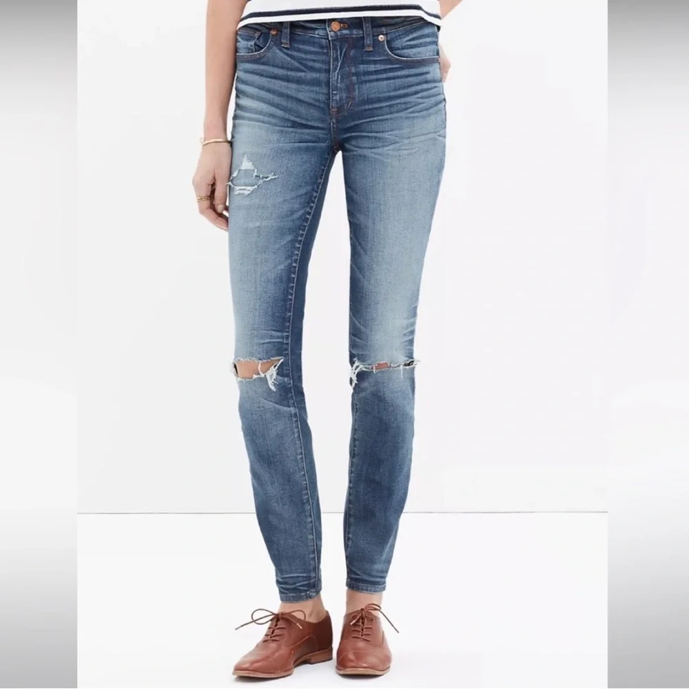 Madewell | Women’s medium blue distressed high rise skinny skinny jeans, size 25